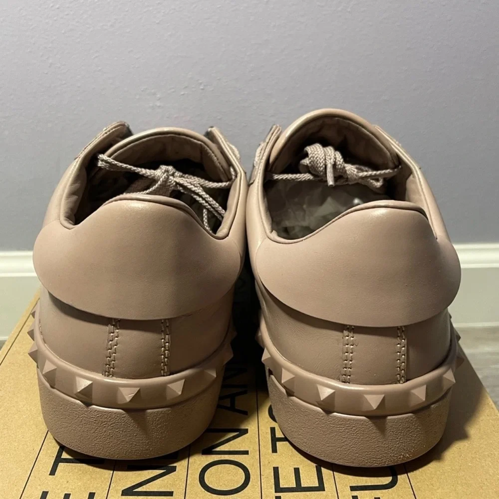 Valentino - Picture 7 of 8